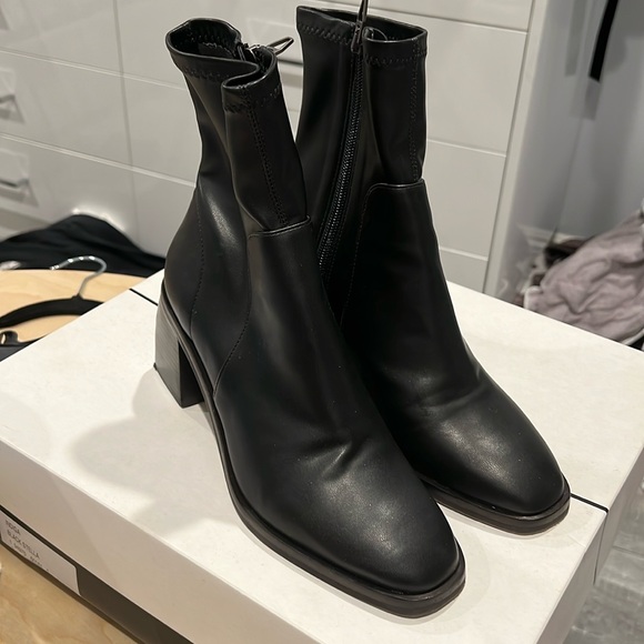 Dolce Vita Shoes - Dolcevita Stella size 7 boots BUY ONE GET ONE FREE ON SHOES